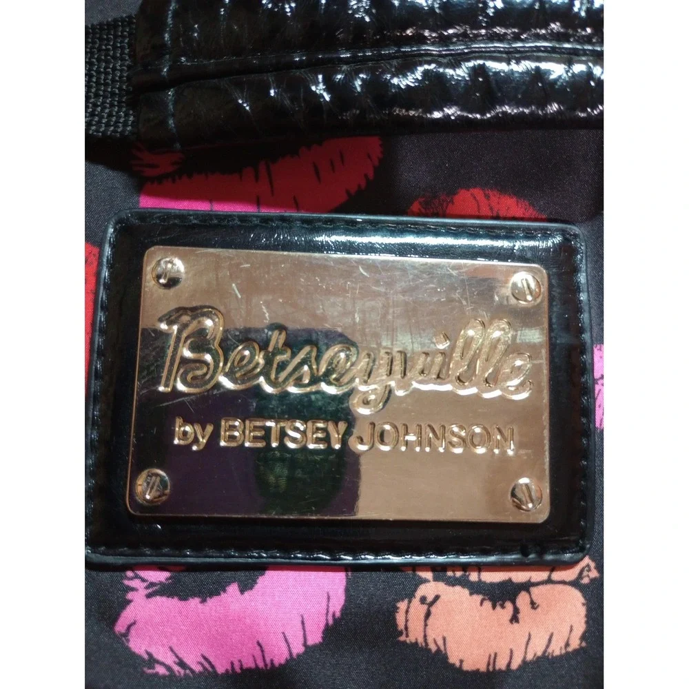 Betseyville Betsey Johnson Laptop Bag Womens Large Pink Red Kiss Lips Print Case